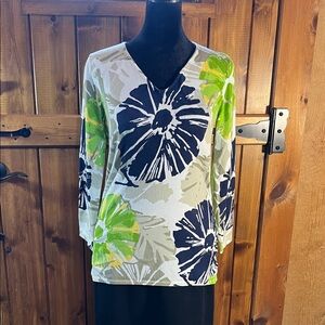 600 West Small floral knit top